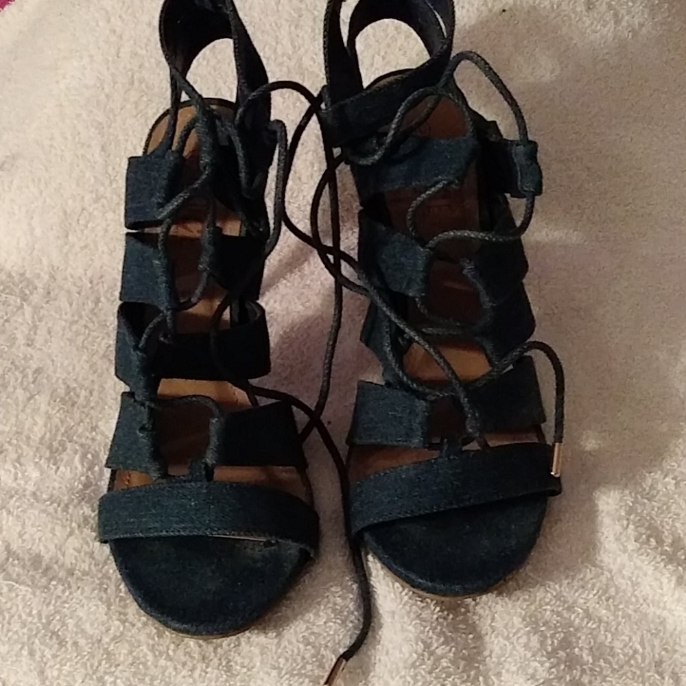 Shoes - Picture 3 of 4